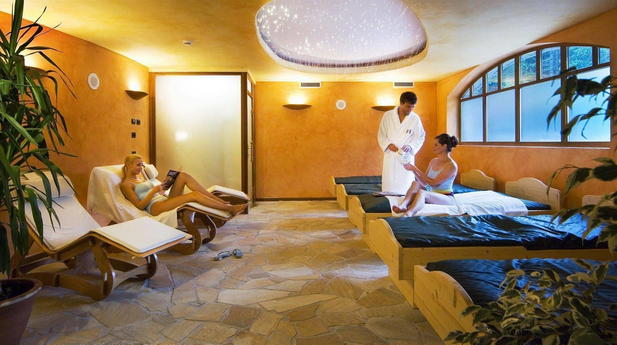 Carlo Magno Hotel Spa Resort Мадонна-ді-Кампільйо Екстер'єр фото