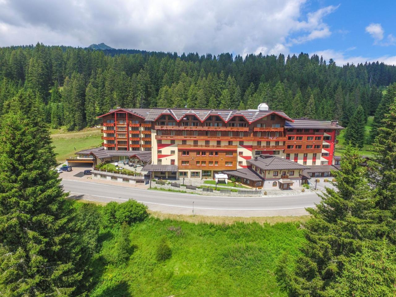 Carlo Magno Hotel Spa Resort Мадонна-ді-Кампільйо Екстер'єр фото