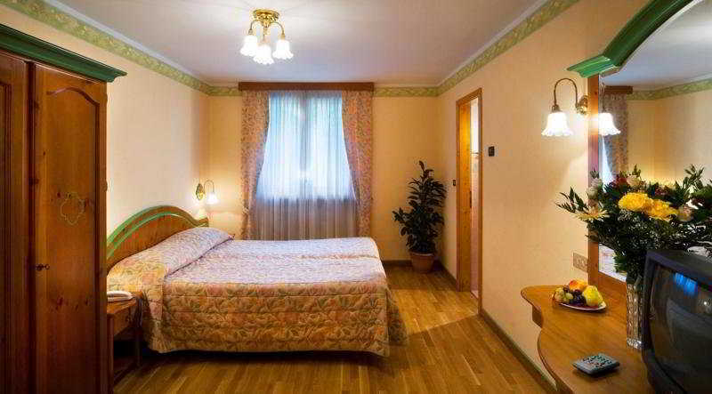 Carlo Magno Hotel Spa Resort Мадонна-ді-Кампільйо Екстер'єр фото